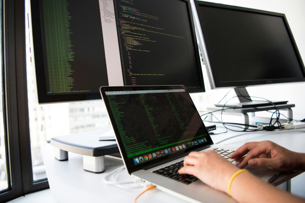 護(hù)欄網(wǎng)供應(yīng)商哪家信譽(yù)好？推薦靠譜的護(hù)欄網(wǎng)生產(chǎn)廠(chǎng)家有哪些？:護(hù)欄網(wǎng)